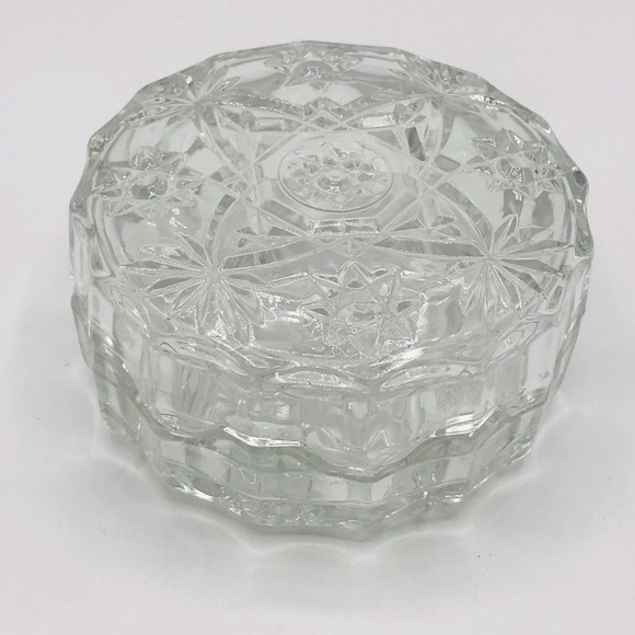 Vintage Anchor Hocking precut clear round puff box with lid. - Picture 11 of 11